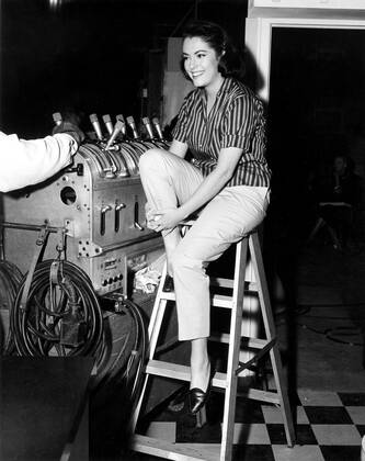 IMITATION OF LIFE, Susan Kohner, on-set, 1959 Courtesy Everett Collection !ACHTUNG AUFNAHMEDATUM GESCHÃ„TZT! PUBLICATIONXNOTxINxCANxCHNxFRAxITAxJPNxNORxPOLxRUSxESPxUKxUSA Copyright: xCourtesyxEverettxCollectionx MBDIMOF EC098