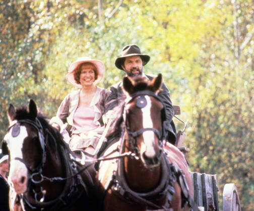 SILENCE OF THE NORTH, from left: Ellen Burstyn, Tom Skerritt, 1981, Universal courtesy Everett Collection Universal Courtesy Everett Collection !ACHTUNG AUFNAHMEDATUM GESCHÃ„TZT! PUBLICATIONXNOTxINxCANxCHNxFRAxITAxJPNxNORxPOLxRUSxESPxUKxUSA Copyright: xUniversal CourtesyxEverettxCollectionx MSDSIOF EC082