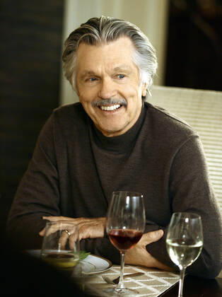 BROTHERS AND SISTERS, Tom Skerritt, Patriarchy , (Season 1, aired Sept. 24, 2006), 2006-, photo: Scott Garfield ABC Courtesy: Everett Collection ABC Courtesy Everett Collection !ACHTUNG AUFNAHMEDATUM GESCHÃ„TZT! PUBLICATIONXNOTxINxCANxCHNxFRAxITAxJPNxNORxPOLxRUSxESPxUKxUSA Copyright: xABC CourtesyxEverettxCollectionx TCDBRAN EC051