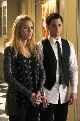 GOSSIP GIRL, from left: Blake Lively, Penn Badgley, Seder Anything , (Season 2, ep. 221, aired April 20, 2009). 2007-. photo: Giovanni Rufino The CW Courtesy Everett Collection CW Network Courtesy Everett Collection !ACHTUNG AUFNAHMEDATUM GESCHÃ„TZT! PUBLICATIONXNOTxINxCANxCHNxFRAxITAxJPNxNORxPOLxRUSxESPxUKxUSA Copyright: xCWxNetwork CourtesyxEverettxCollectionx TCDGOGI EC323