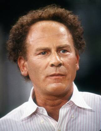Art Garfunkel, 1985. Photo By Adam Scull PHOTOlink Everett Collection (Art Garfunkel2591) For usage credit please use; Photo by Adam Scull-PHOTOlink.net PUBLICATIONXNOTxINxCANxCHNxFRAxITAxJPNxNORxPOLxRUSxESPxUKxUSA Copyright: xPHOTOlink CourtesyxEverettxCollectionx ASCA002 F4312