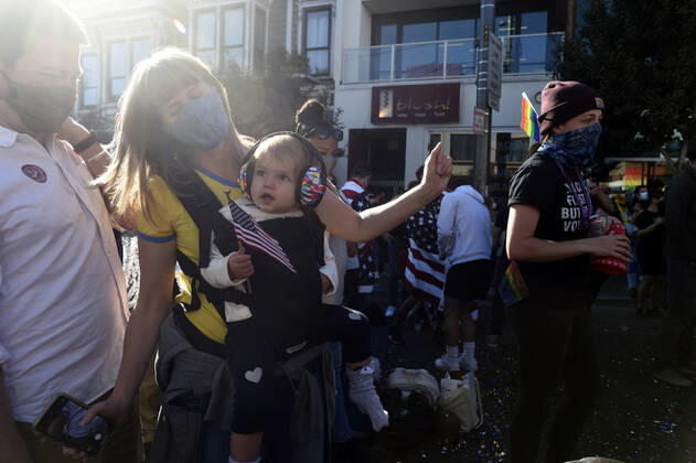 November 7, 2020, San Francisco, California, USA: San Francisco, California - Hundreds of San Franciscans held an impromptu street party in the Castro District Saturday after news agencies called the US presidential election for Joe Biden. San Francisco USA - ZUMAw332 20201107_zap_w332_010 Copyright: xNealxWatersx