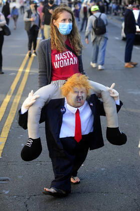 November 7, 2020, San Francisco, California, USA: San Francisco, California - Hundreds of San Franciscans held an impromptu street party in the Castro District Saturday after news agencies called the US presidential election for Joe Biden. San Francisco USA - ZUMAw332 20201107_zap_w332_023 Copyright: xNealxWatersx