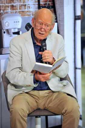 Frankfurter Buchmesse 2021. Schriftsteller Franz Hohler am 22.10.2021 auf der Frankfurter Buchmesse. 20211022MWI14188