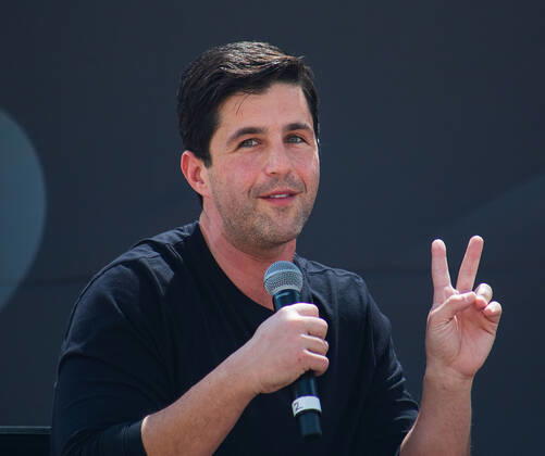April 24, 2022, Los Angeles, California, USA: Actor Josh Peck at the Los Angeles Festival of Books on Sunday April 24, 2022 at the University of Southern California in Los Angeles, California. ARIANA RUIZ PI Los Angeles USA - ZUMAp124 20220424_zaa_p124_038 Copyright: xArianaxRuizx