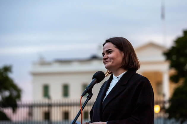 Belarusian opposition leader Sviatlana Tsikhanouskaya attends Ukraine protest Belarusian opposition leader Sviatlana Tsikhanouskaya speaks during a rally against Russia s war in Ukraine. The Belarusian community in the Washington, DC metro area joined US Ukrainian Activists daily protest at the White House to show their support. Both countries currently suffer at the hands of Russian President Vladimir Putin: Ukraine is under attack, and Belarus is led by Putin puppet Alexander Lukashenko. Washington DC United States Copyright: xAllisonxBaileyx originalFilename: bailey-belarusi220428_np1i8