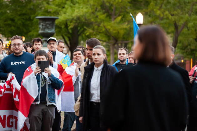 Belarusian opposition leader Sviatlana Tsikhanouskaya attends Ukraine protest Protesters listen to Belarusian opposition leader Sviatlana Tsikhanouskaya speak at a rally at the White House against Russia s war in Ukraine. The Belarusian community in the Washington, DC metro area joined US Ukrainian Activists daily protest at the White House to show their support. Both countries currently suffer at the hands of Russian President Vladimir Putin: Ukraine is under attack, and Belarus is led by Putin puppet Alexander Lukashenko. Washington DC United States Copyright: xAllisonxBaileyx originalFilename: bailey-belarusi220428_npBt1