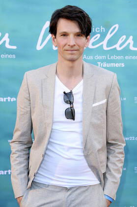 Sabin Tambrea bei der Premiere des Kinofilms Heinrich Vogeler - Aus dem Leben eines Träumers im Theater am Goetheplatz. Bremen, 12.05.2022