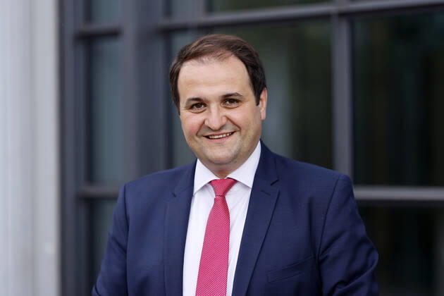Politiker Nathanael Liminski (CDU), Minister und Chef der Staatskanzlei, beim Auftaktkonzert des Jüdische-Musik Festival Shalom-Musik.Koeln in der Kölner Flora. Unter der Schirmherrschaft von NRW-Ministerpräsident Hendrik Wüst finden vom 04.08 bis 11.08.2022 mehr als 50 Konzerte und kostenlose Kurzkonzerte mit 70 jüdischen und nicht jüdischen Künstlerinnen und Künstlern statt. Köln, 04.08.2022 NRW Deutschland Copyright: xChristophxHardtx