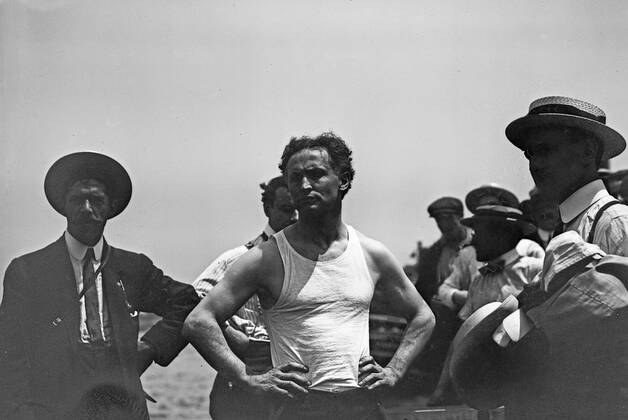 RECORD DATE NOT STATED Escape artist Harry Houdini ca. 1910-1915 . 1062_05_M_-4821-
