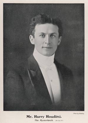 Houdini In 1905 Harry Houdini (1874 - 1926) - American illusionist and stunt performer, noted for his sensational acts of escapology. Date: 1905  Copyright: Copyrightx(c)Geminix2023.xCredit:xGemini 12004447