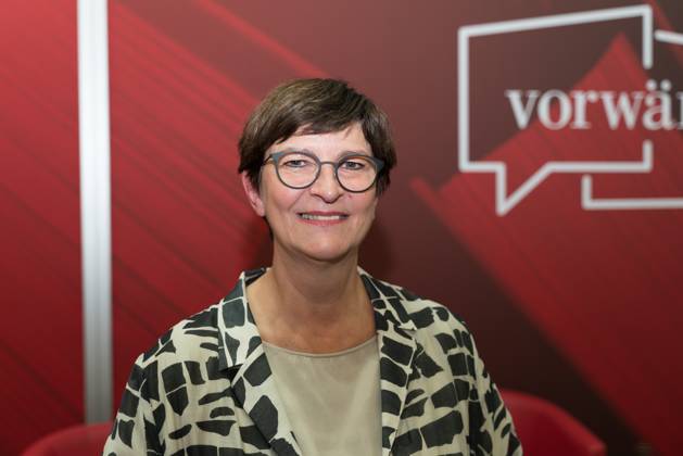 FRANKFURT AM MAIN, Germany - October 22 2022: Saskia Esken auf der 74. Frankfurter Buchmesse FRANKFURT AM MAIN, Germany - October 22 2022: Saskia Esken (*1961, German politician) auf der 74. Frankfurter Buchmesse Copyright: xZoonar.com MarkusxWissmannx 19281062