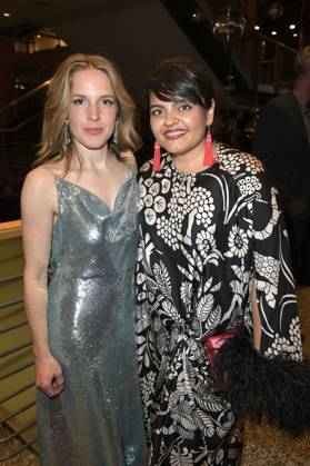 Paula Kalenberg und Sara Fazilat bei der 73. Verleihung des Deutschen Filmpreises 2023 im Theater am Potsdamer Platz. Berlin, 12.05.2023