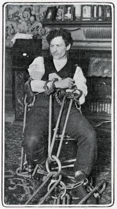 Houdini & Daily MIrror Challenge - handcuffs 1904 The handcuffs with which the Daily Mirror challenged Harry Houdini at the London Hippodrome in March 1904. The cuff was allegedly made by a Birmingham blacksmith, Nathaniel Hart, who had spent five years perfecting its locks. On 17 March, Houdini, the so-called Handcuff King ,was manacled into the cuffs and took over an hour to escape in front of a packed theatre. There are various conspiracy theories about how Houdini managed the escape and it is possible he and the Mirror colluded together. Date: 1904  Copyright: Copyrightx(c)Geminix2023.xCredit:xGemini 12907333