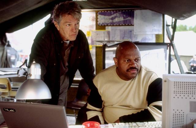 Stills from the 1999 movie Aftershock. Tom Skerritt, left, and Charles Dutton star in AFTERSHOCK. Photo cr: Tony Esparza CBS, Credit:BOB AKESTER Avalon  Copyright: xBOBxAKESTERx xAvalonx 0518633793