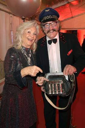 Dorit Gäbler mit Ehemann Karl-Heinz Bellmann bei der 15. Hope Gala 2023 im Schauspielhaus. Dresden, 28.10.2023