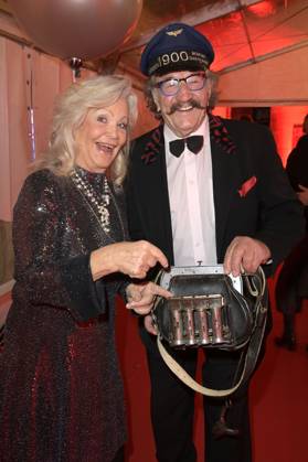 Dorit Gäbler mit Ehemann Karl-Heinz Bellmann bei der 15. Hope Gala 2023 im Schauspielhaus. Dresden, 28.10.2023