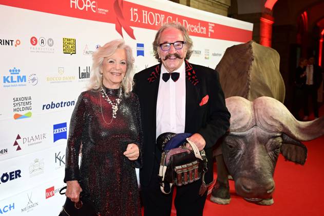 Dorit Gäbler mit Ehemann Karl-Heinz Bellmann bei der 15. Hope Gala 2023 im Schauspielhaus. Dresden, 28.10.2023