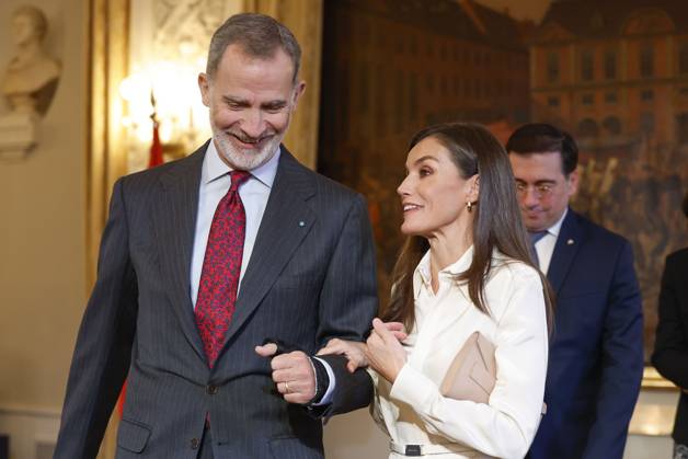 Spain s King Felipe VI (L) and Queen Letizia (R) during a gathering with the Spanish community in Copenhagen, Denmark, 08 November 2023, on the last day of their visit to Denmark. Spanish Royal couple visit Denmark !ACHTUNG: NUR REDAKTIONELLE NUTZUNG! Copyright: xJUANJOxMARTINx(es-ES)x GRAF2182 20231108-55012264743_1