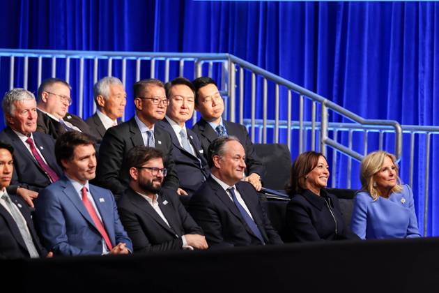 November 15, 2023, San Francisco, California, USA: Second Gentleman Douglas Emhoff, U.S. Vice President Kamala Harris, and First Lady Jill Biden (L-R) during the PEC Leaders Welcome Reception at the Asia-Pacific Economic Cooperation Economic Leaders Week (AELW) at the Exploratorium in San Francisco, California on Wednesday November 15, 2023. San Francisco USA - ZUMA 20231115_new_z03_049 Copyright: xJustinxTafoya StatexDepartmentx