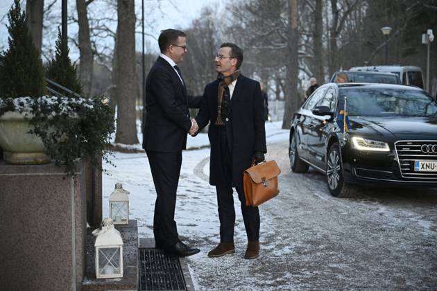 Finnish Prime Minister Petteri Orpo (L) welcomes his Swedish counterpart Ulf Kristersson at the Prime Minister s official residence Kesäranta in Helsinki, Finland on November 27, 2023. Helsinki Finland Copyright: xAnttixAimo-Koivistox LKFTJK20231127083311AIAH