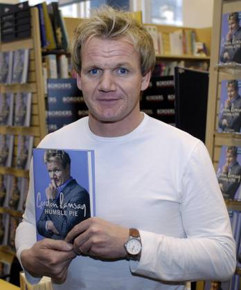 Celebrity chef Gordon Ramsay signs copies his book Humble Pie in Glasgow, Scotland 12323, GLASGOW, SCOTLAND - Tuesday October 31 2006. Celebrity chef Gordon Ramsay signing copies of his book Humble Pie at Borders bookstore in his home town of Glasgow, Scotland. Ramsay, who used to be a professional soccer player with the city s Scottish Premier League team Rangers FC, arm-wrestled customer and fellow chef Linford Taylor during the event. Ever-competitive, Ramsay won the contest. Photograph: Graeme Hunter, Pacificcoastnews.com UK OFFICE: +44 131 225 3333 3322 US OFFICE: 1 310 261 9676, Credit:Graeme Hunter, Pacificcoastnews.com Avalon UK  Copyright: xGraemexHunter,xPacificcoastnews.comx xAvalonx 0520186679