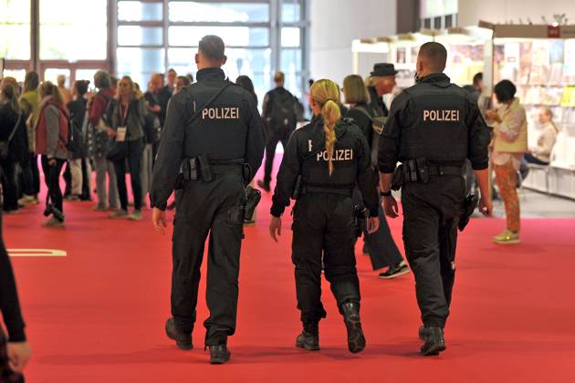 Frankfurter Buchmesse 2023. Polizeipräsenz am 18.10.2023 auf der Frankfurter Buchmesse. 20231018MWI105137