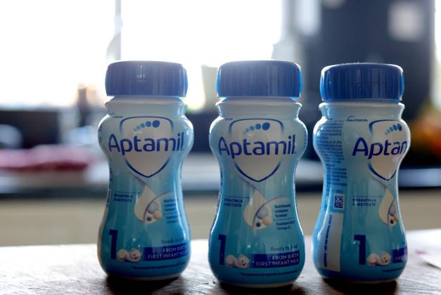 10 01 2024. London, United Kingdom. Aptamil Formula Milk Price Reduced. Danone will reduce the price it sells Aptamil baby formula to retailers by up to 7% from Monday - after manufacturers were criticised for exploiting British families.  Copyright: xAndrewxParsonsx xParsonsxMediax PAR-8591-0011