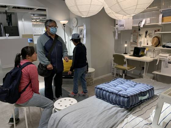 September 27, 2023, San Francisco, California, USA: Shoppers in the newly opened IKEA store on Market Street in San Francisco California is shown on Wednesday, September 27, 2023. The city of San Francisco has come under a lot of attack for how it is handling the homeless, drug and retail fallout in Downtown San Francisco. San Francisco USA - ZUMAm117 20230927_zaf_m117_048 Copyright: xDavidxG.xMcIntyrex