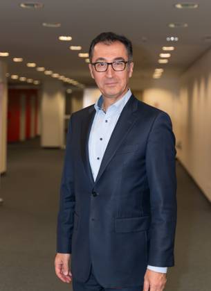 FRANKFURT AM MAIN, Germany - October 21 2023: Cem Özdemir auf der 75. Frankfurter Buchmesse FRANKFURT AM MAIN, Germany - October 21 2023: Cem Özdemir (*1965, German politician) auf der 75. Frankfurter Buchmesse Copyright: xZoonar.com MarkusxWissmannx 20944153