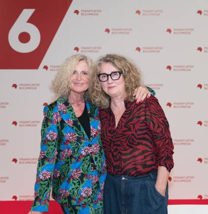 FRANKFURT AM MAIN, Germany - October 20 2023: Susanne Fröhlich und Constanze Kleis auf der 75. Frankfurter Buchmesse FRANKFURT AM MAIN, Germany - October 20 2023: Susanne Fröhlich und Constanze Kleis auf der 75. Frankfurter Buchmesse Copyright: xZoonar.com MarkusxWissmannx 20944322