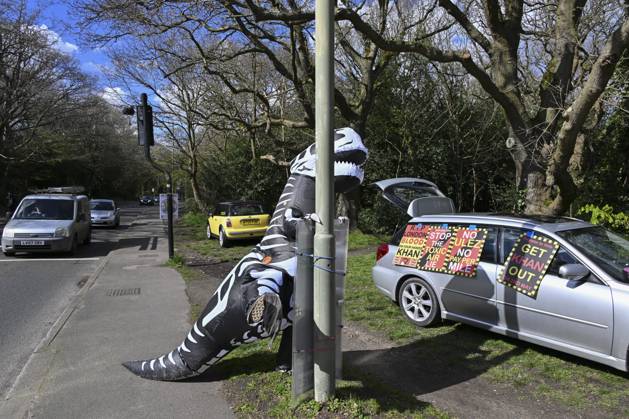Protesters during a protest against the Ultra Low Emission Zone at the Chislehurst War Memorial in Chislehurst, London. ULEZ cameras in Chislehurst and other nearby areas have been vandalised in previous months.  Copyright: xAlanxStanfordx