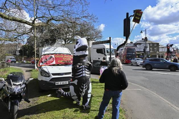 Protesters during a protest against the Ultra Low Emission Zone at the Chislehurst War Memorial in Chislehurst, London. ULEZ cameras in Chislehurst and other nearby areas have been vandalised in previous months.  Copyright: xAlanxStanfordx