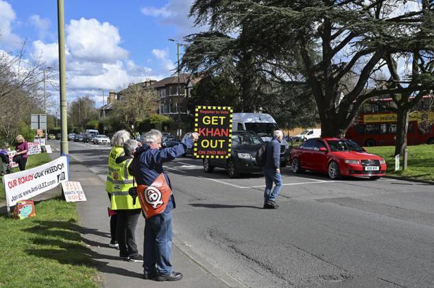 Protesters during a protest against the Ultra Low Emission Zone at the Chislehurst War Memorial in Chislehurst, London. ULEZ cameras in Chislehurst and other nearby areas have been vandalised in previous months.  Copyright: xAlanxStanfordx