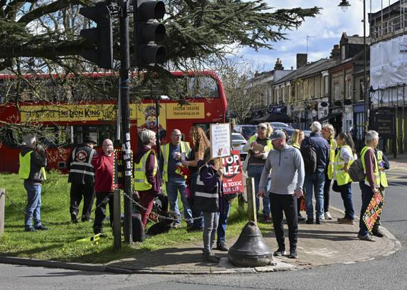 Protesters during a protest against the Ultra Low Emission Zone at the Chislehurst War Memorial in Chislehurst, London. ULEZ cameras in Chislehurst and other nearby areas have been vandalised in previous months.  Copyright: xAlanxStanfordx