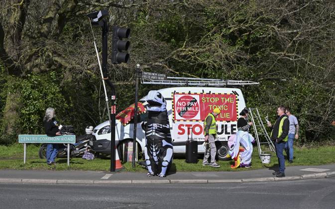 Protesters during a protest against the Ultra Low Emission Zone at the Chislehurst War Memorial in Chislehurst, London. ULEZ cameras in Chislehurst and other nearby areas have been vandalised in previous months.  Copyright: xAlanxStanfordx