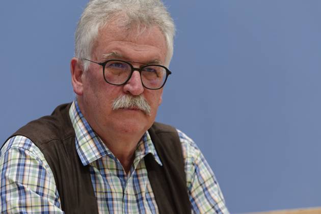 Sachverständigenrat will Renaturierung 2024-04-19 Deutschland, Berlin - Bundespressekonferenz zum Thema: Warum Deutschland eine Politik zur Wiederherstellung der Natur braucht. Im Bild Prof. Josef Settele, Ratsmitglied des Sachverständigenrats für Umweltfragen (SRU), Fachgebiet Biodiversität,