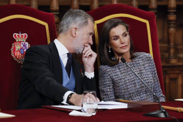 Spain s King Felipe VI (L) and Queen Letizia (R) attend the 2023 Cervantes Award held in Alcala de Henares, Madrid, Spain, 23 April 2024. Spanish writer Luis Mateo Diez has been awarded with the 2023 Cervantes Award. 2023 Cervantes Award !ACHTUNG: NUR REDAKTIONELLE NUTZUNG! Copyright: xBallesterosx GRAF5413 20240423-55013400746_1