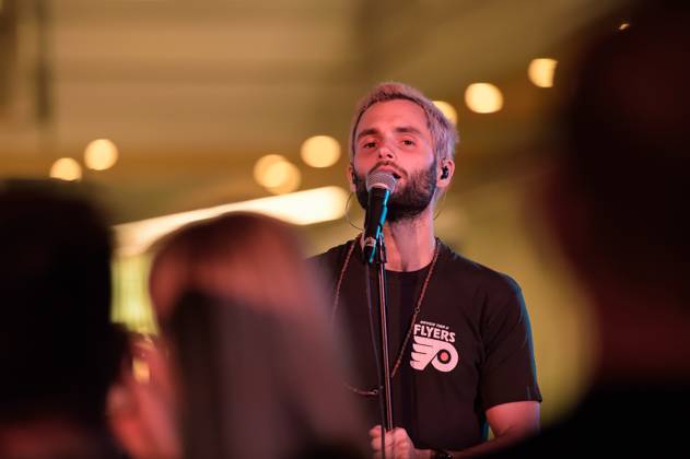 Penn Badgley performs with his band MOTHXR at Brickell City Centre in Miami 159725, Penn Badgley performs with his band MOTHXR at Brickell City Centre. Miami, Florida - Monday November 28, 2016.,  Copyright: xJavierxGilxVieco,xPacificCoastNewsx xAvalonx 0532772154