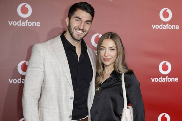 Dennis Gries und Katja Geretschuchin bei der Vodafone Night of Entertainment in Paradise Now. Düsseldorf, 25.04.2024