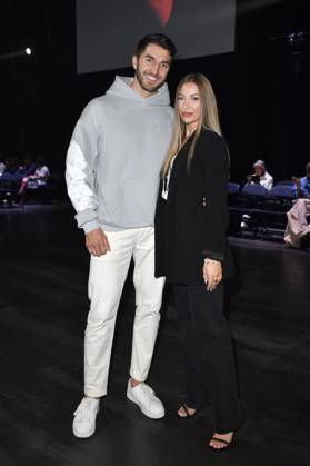 Dennis Gries und Katja Geretschuchin bei der Rebekka Ruetz Fashion Show Black Sun auf der Berlin Fashion Week S S 2025 in der Uber Eats Music Hall. Berlin, 03.07.2024
