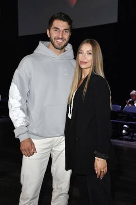 Dennis Gries und Katja Geretschuchin bei der Rebekka Ruetz Fashion Show Black Sun auf der Berlin Fashion Week S S 2025 in der Uber Eats Music Hall. Berlin, 03.07.2024