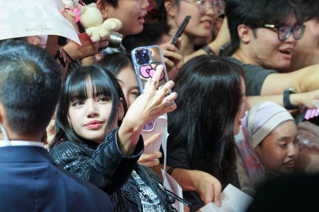 BLACKPINK WORLD TOUR BORN PINK IN CINEMAS film pink carpet event SEOUL, SOUTH KOREA, AUG 09: Thai singer Lalisa Manobal ( BLACKPINK - Lisa ) during BLACKPINK WORLD TOUR BORN PINK IN CINEMAS film pink carpet event at the Times Square Atrium in Seoul, South Korea, on August 09, 2024. Seoul the Times Square Atrium South Korea 8100_279844 Copyright: xStevexChoxKyewoong PentaxPressx