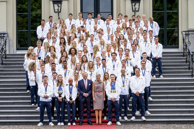 Den Haag, The Netherlands, 2024-08-13 15:24:24 THE HAGUE, 13-08-2024, Huis ten Bosch PalaceKing Willem Alexander and Queen Maxima receive the Dutch medal winners of the 2024 Summer Olympics in Paris at Huis ten Bosch PalacePHOTO: NLBeeld Patrick van EmstIn the photo: King Willem Alexander and Queen Maxima with Pieter van den Hoogenband, Harrie Lavreysen, Marit Bouwmeester, Sifan Hassan, Sharon van Rouwendaal, Worthy de Jong and Femke Bol Credit: NL Beeld Patrick van Emst