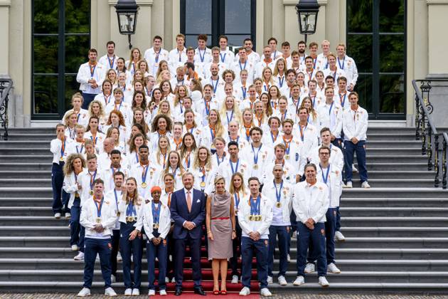 Den Haag, The Netherlands, 2024-08-13 15:24:28 THE HAGUE, 13-08-2024, Huis ten Bosch PalaceKing Willem Alexander and Queen Maxima receive the Dutch medal winners of the 2024 Summer Olympics in Paris at Huis ten Bosch PalacePHOTO: NLBeeld Patrick van EmstIn the photo: King Willem Alexander and Queen Maxima with Pieter van den Hoogenband, Harrie Lavreysen, Marit Bouwmeester, Sifan Hassan, Sharon van Rouwendaal, Worthy de Jong and Femke Bol Credit: NL Beeld Patrick van Emst