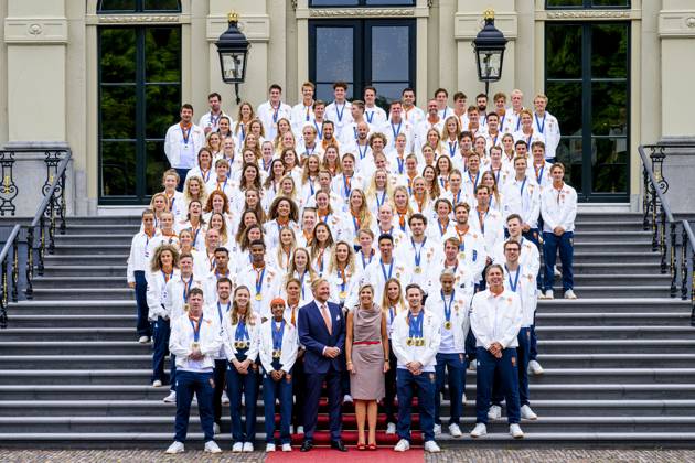 Den Haag, The Netherlands, 2024-08-13 15:24:47 THE HAGUE, 13-08-2024, Huis ten Bosch PalaceKing Willem Alexander and Queen Maxima receive the Dutch medal winners of the 2024 Summer Olympics in Paris at Huis ten Bosch PalacePHOTO: NLBeeld Patrick van EmstIn the photo: King Willem Alexander and Queen Maxima with Pieter van den Hoogenband, Harrie Lavreysen, Marit Bouwmeester, Sifan Hassan, Sharon van Rouwendaal, Worthy de Jong and Femke Bol Credit: NL Beeld Patrick van Emst