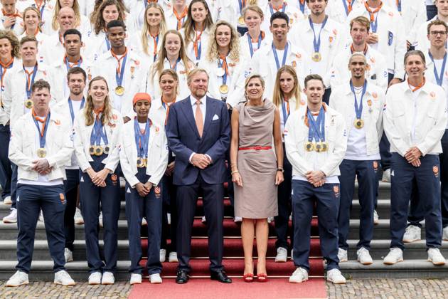 Den Haag, The Netherlands, 2024-08-13 15:26:33 THE HAGUE, 13-08-2024, Huis ten Bosch PalaceKing Willem Alexander and Queen Maxima receive the Dutch medal winners of the 2024 Summer Olympics in Paris at Huis ten Bosch PalacePHOTO: NLBeeld Patrick van EmstIn the photo: King Willem Alexander and Queen Maxima with Pieter van den Hoogenband, Harrie Lavreysen, Marit Bouwmeester, Sifan Hassan, Sharon van Rouwendaal, Worthy de Jong and Femke Bol Credit: NL Beeld Patrick van Emst