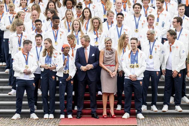 Den Haag, The Netherlands, 2024-08-13 15:27:43 THE HAGUE, 13-08-2024, Huis ten Bosch PalaceKing Willem Alexander and Queen Maxima receive the Dutch medal winners of the 2024 Summer Olympics in Paris at Huis ten Bosch PalacePHOTO: NLBeeld Patrick van EmstIn the photo: King Willem Alexander and Queen Maxima with Pieter van den Hoogenband, Harrie Lavreysen, Marit Bouwmeester, Sifan Hassan, Sharon van Rouwendaal, Worthy de Jong and Femke Bol Credit: NL Beeld Patrick van Emst