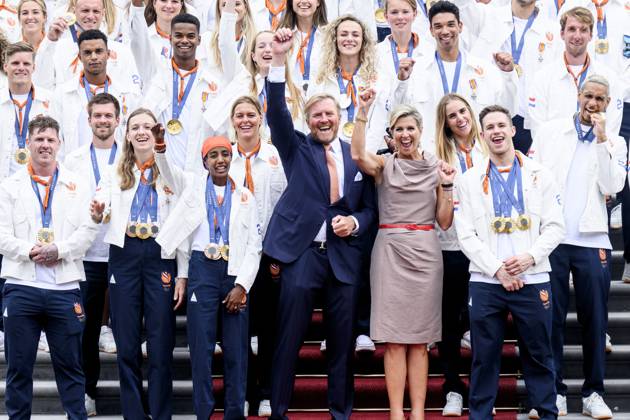 Den Haag, The Netherlands, 2024-08-13 15:28:06 THE HAGUE, 13-08-2024, Huis ten Bosch PalaceKing Willem Alexander and Queen Maxima receive the Dutch medal winners of the 2024 Summer Olympics in Paris at Huis ten Bosch PalacePHOTO: NLBeeld Patrick van EmstIn the photo: King Willem Alexander and Queen Maxima with Pieter van den Hoogenband, Harrie Lavreysen, Marit Bouwmeester, Sifan Hassan, Sharon van Rouwendaal, Worthy de Jong and Femke Bol Credit: NL Beeld Patrick van Emst