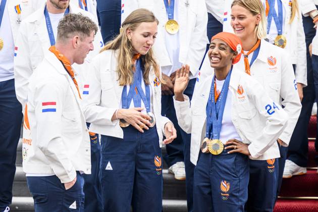 Den Haag, The Netherlands, 2024-08-13 15:29:31 THE HAGUE, 13-08-2024, Huis ten Bosch PalaceKing Willem Alexander and Queen Maxima receive the Dutch medal winners of the 2024 Summer Olympics in Paris at Huis ten Bosch PalacePHOTO: NLBeeld Patrick van EmstIn the photo: Harrie Lavreysen, Sifan Hassan, Sharon van Rouwendaal and Femke Bol Credit: NL Beeld Patrick van Emst